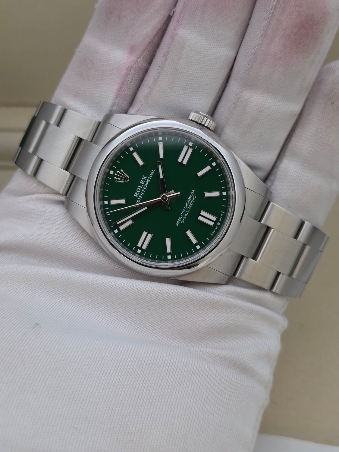 Rolex Oyster Perpetual Green 41mm, Ref 134300 - 2025 Full Set virtually Unworn