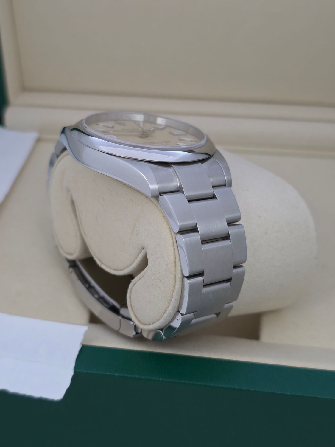 Rolex Oyster Perpetual Beige 41mm, Ref 134300 - 2025 Full Set virtually Unworn