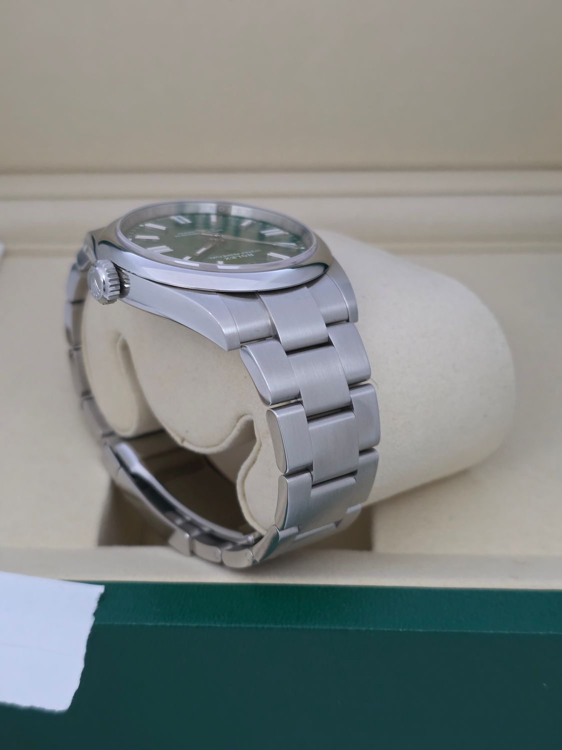 Rolex Oyster Perpetual Green 41mm, Ref 134300 - 2025 Full Set virtually Unworn