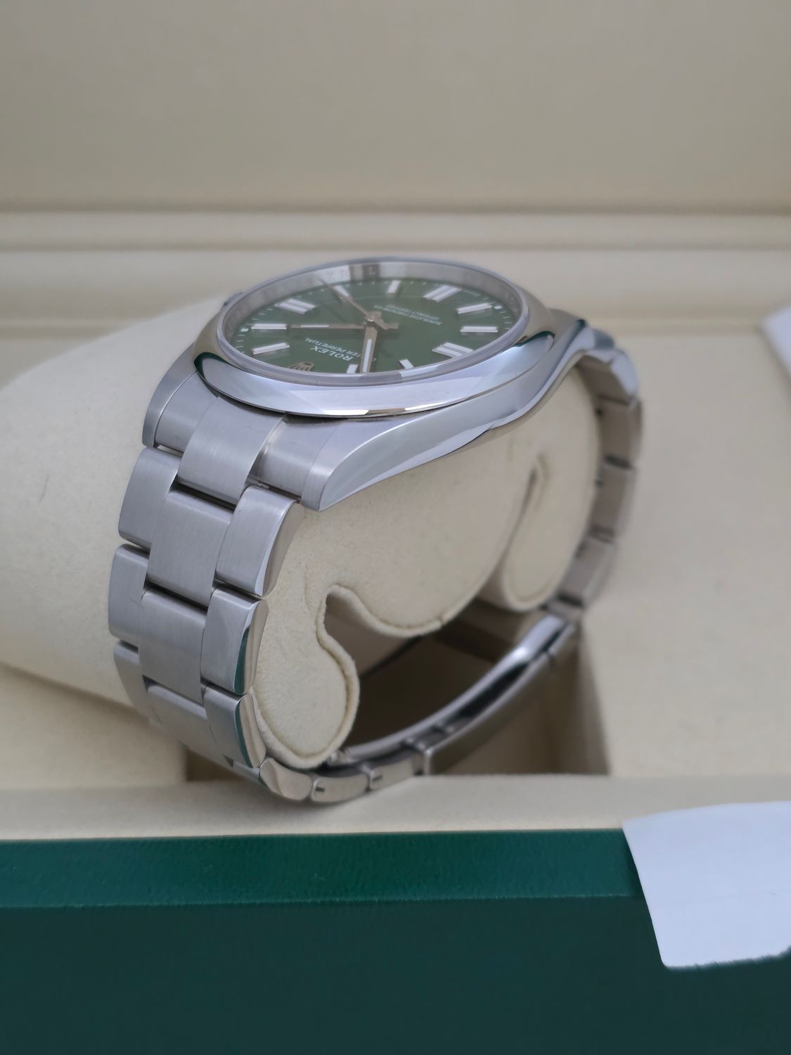 Rolex Oyster Perpetual Green 41mm, Ref 134300 - 2025 Full Set virtually Unworn