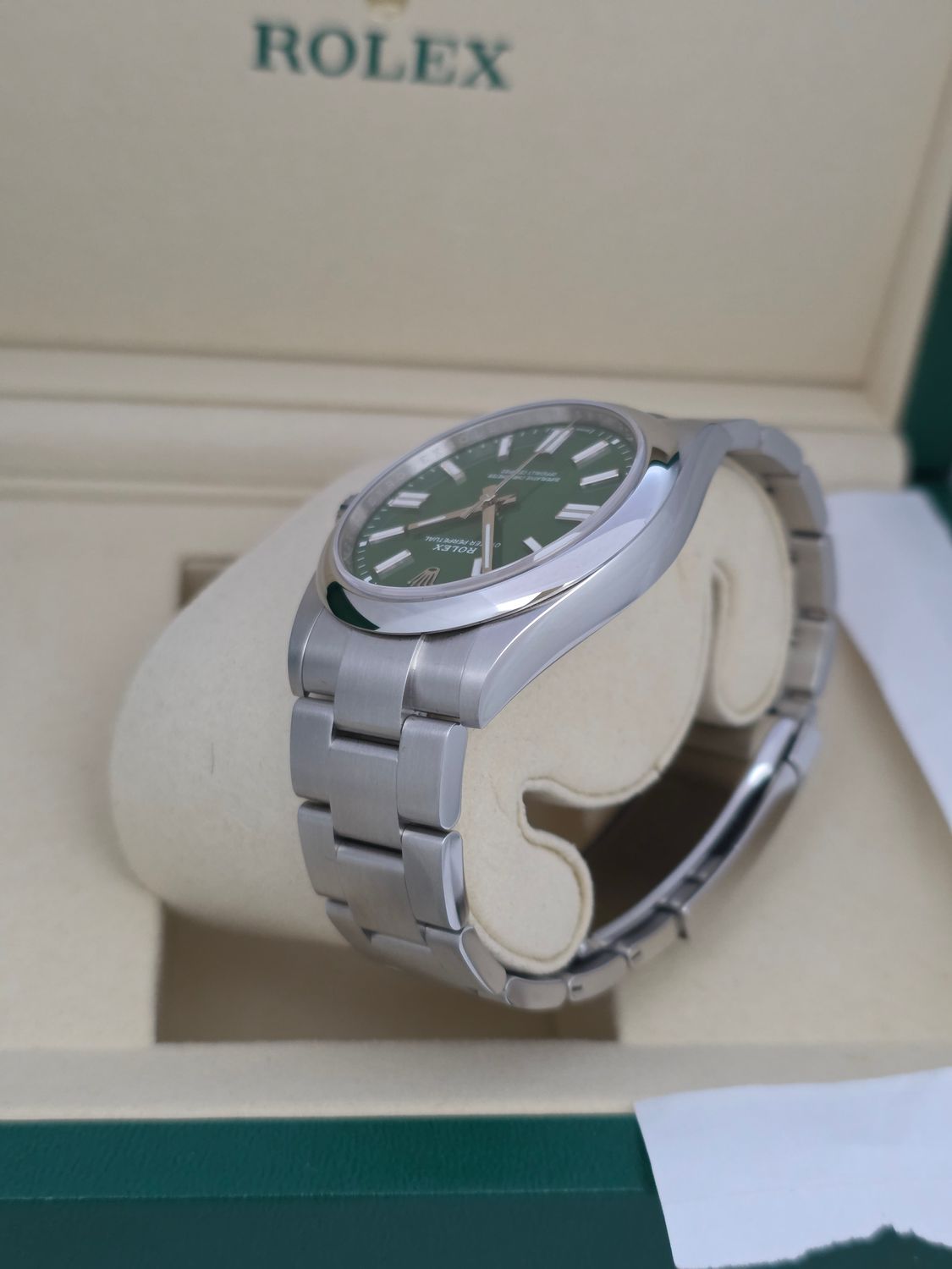 Rolex Oyster Perpetual Green 41mm, Ref 134300 - 2025 Full Set virtually Unworn