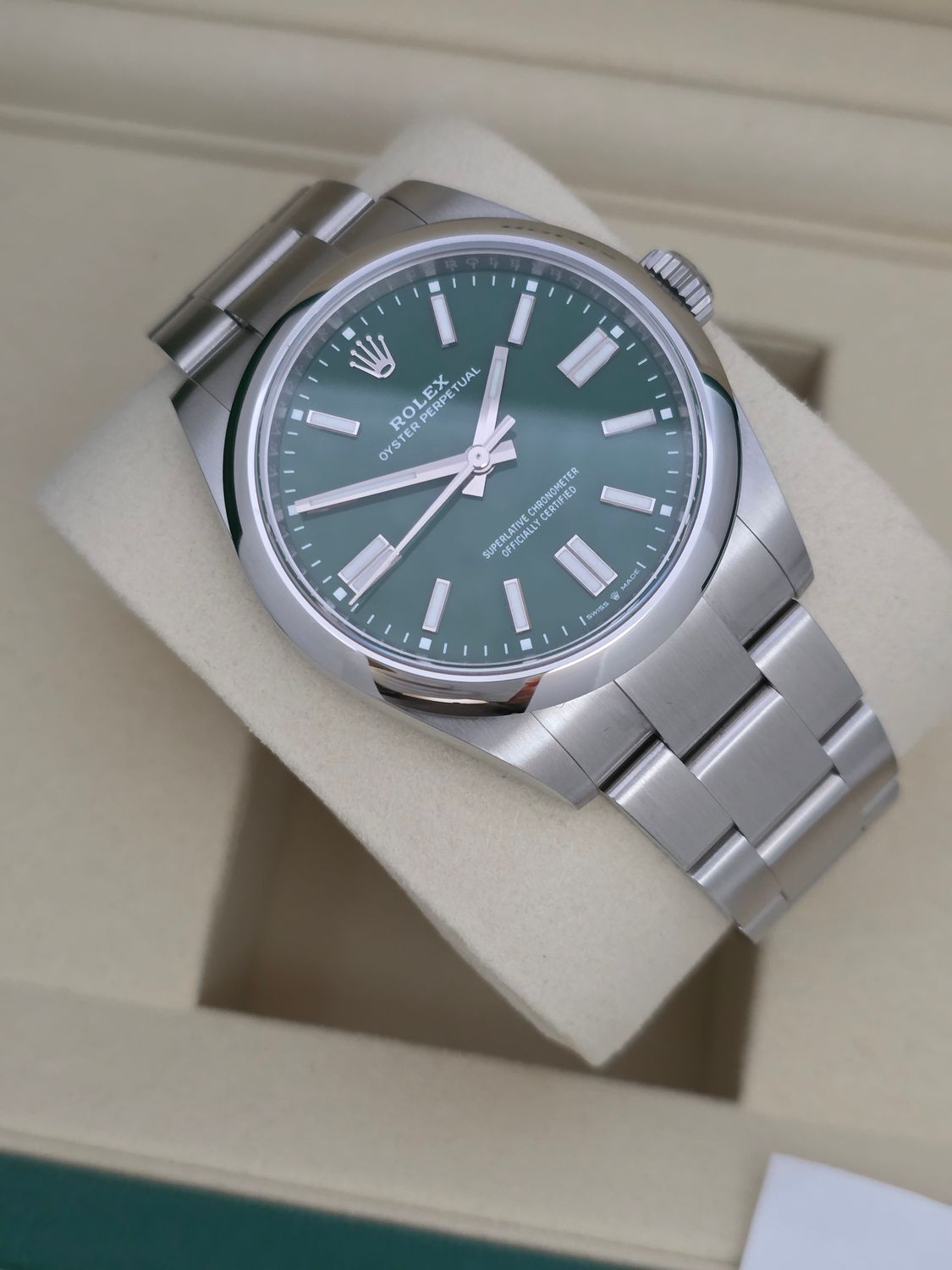 Rolex Oyster Perpetual Green 41mm, Ref 134300 - 2025 Full Set virtually Unworn