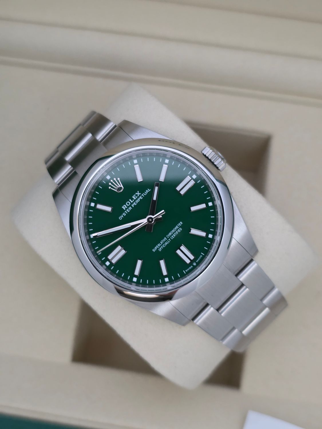 Rolex Oyster Perpetual Green 41mm, Ref 134300 - 2025 Full Set virtually Unworn