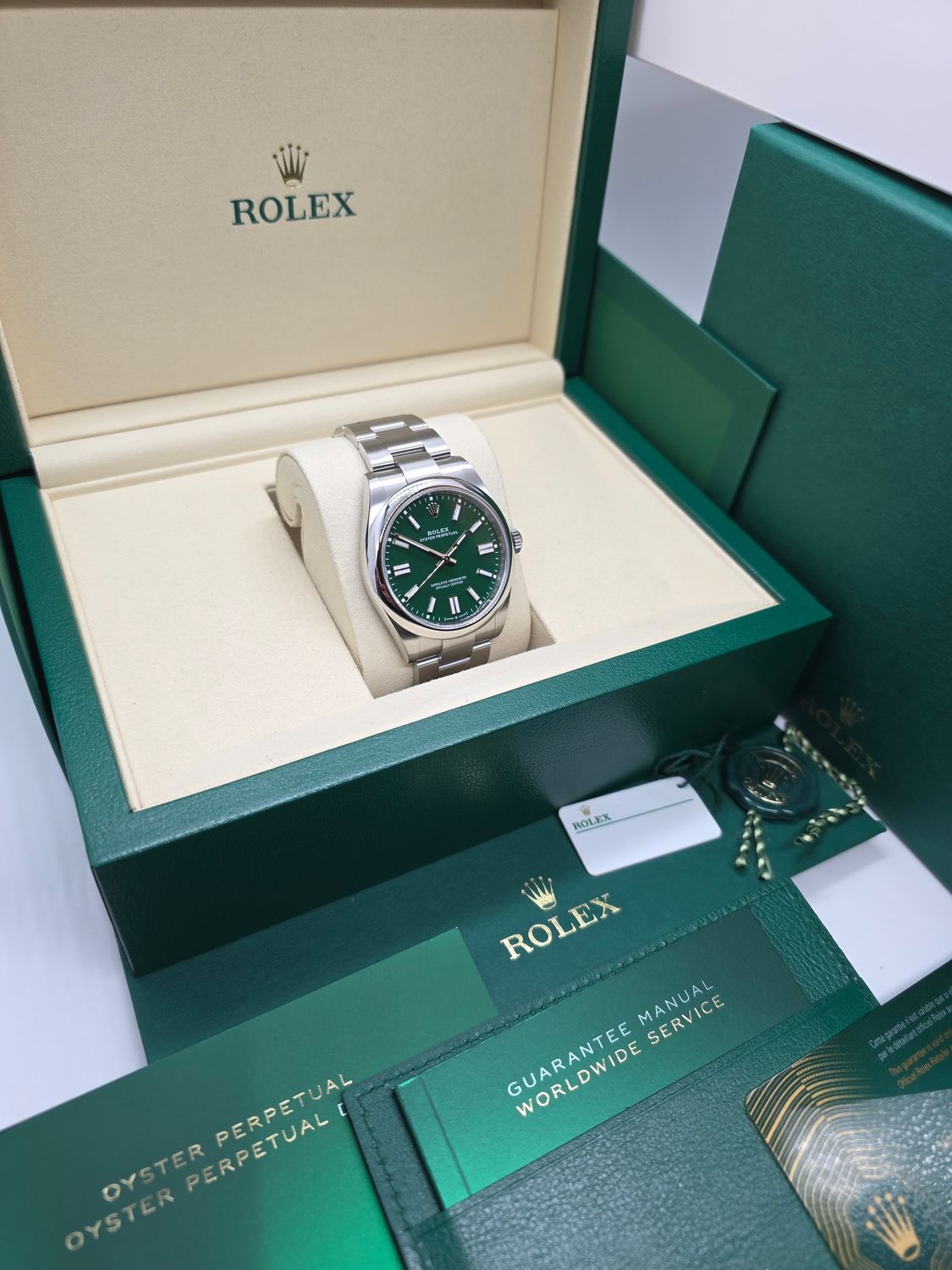 Rolex Oyster Perpetual Green 41mm, Ref 134300 - 2025 Full Set virtually Unworn