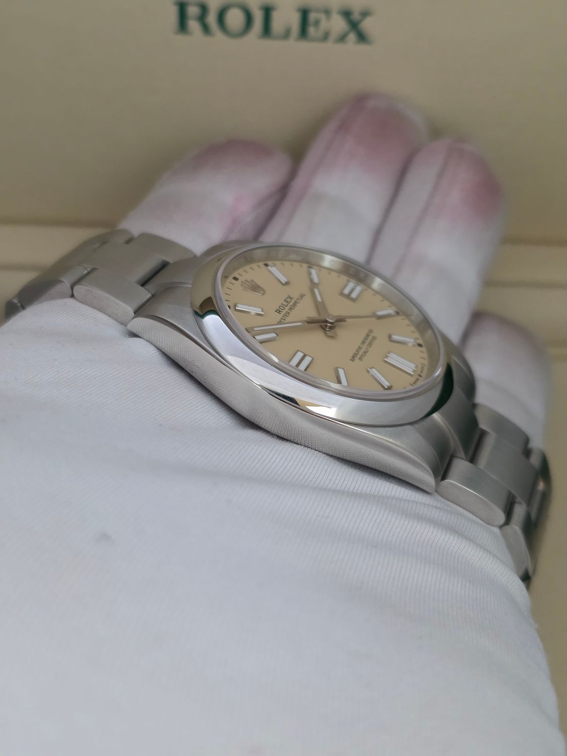 Rolex Oyster Perpetual Beige 41mm, Ref 134300 - 2025 Full Set virtually Unworn