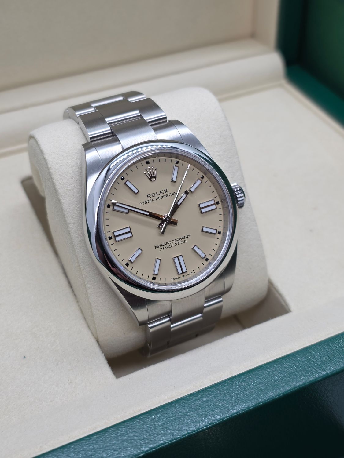 Rolex Oyster Perpetual Beige 41mm, Ref 134300 - 2025 Full Set virtually Unworn