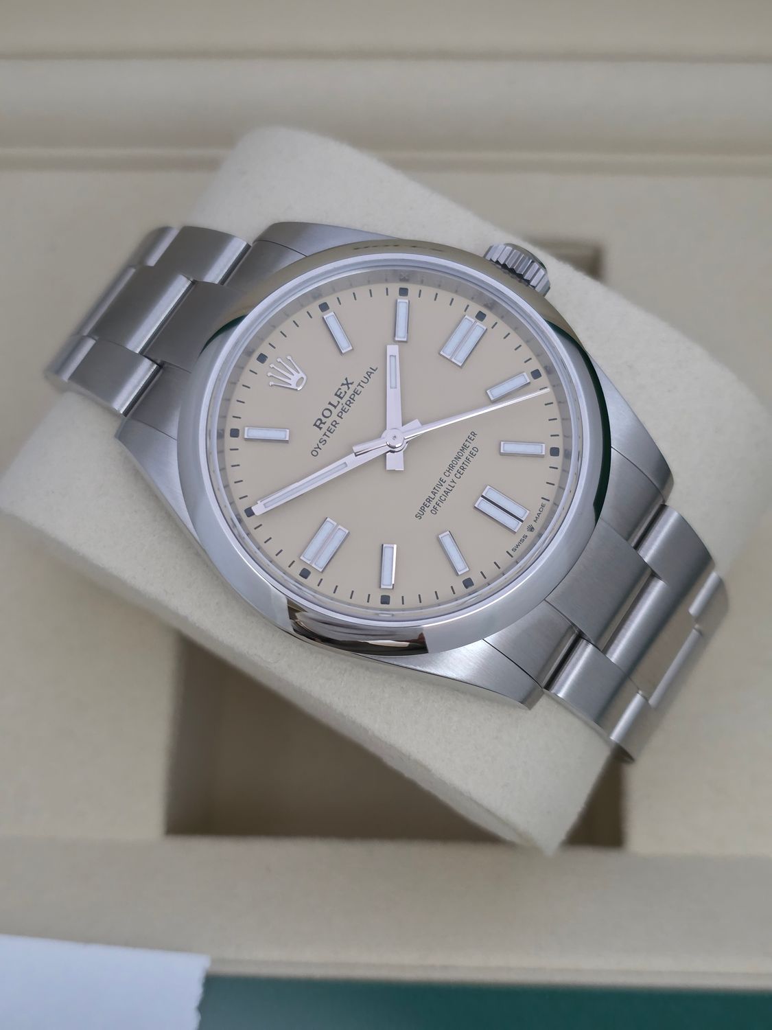 Rolex Oyster Perpetual Beige 41mm, Ref 134300 - 2025 Full Set virtually Unworn