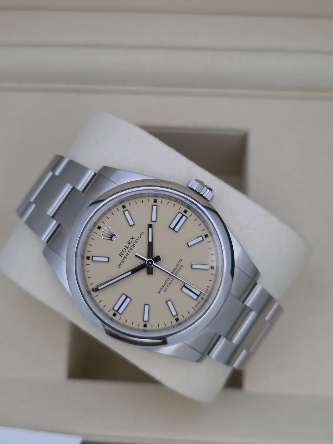 Rolex Oyster Perpetual Beige 41mm, Ref 134300 - 2025 Full Set virtually Unworn
