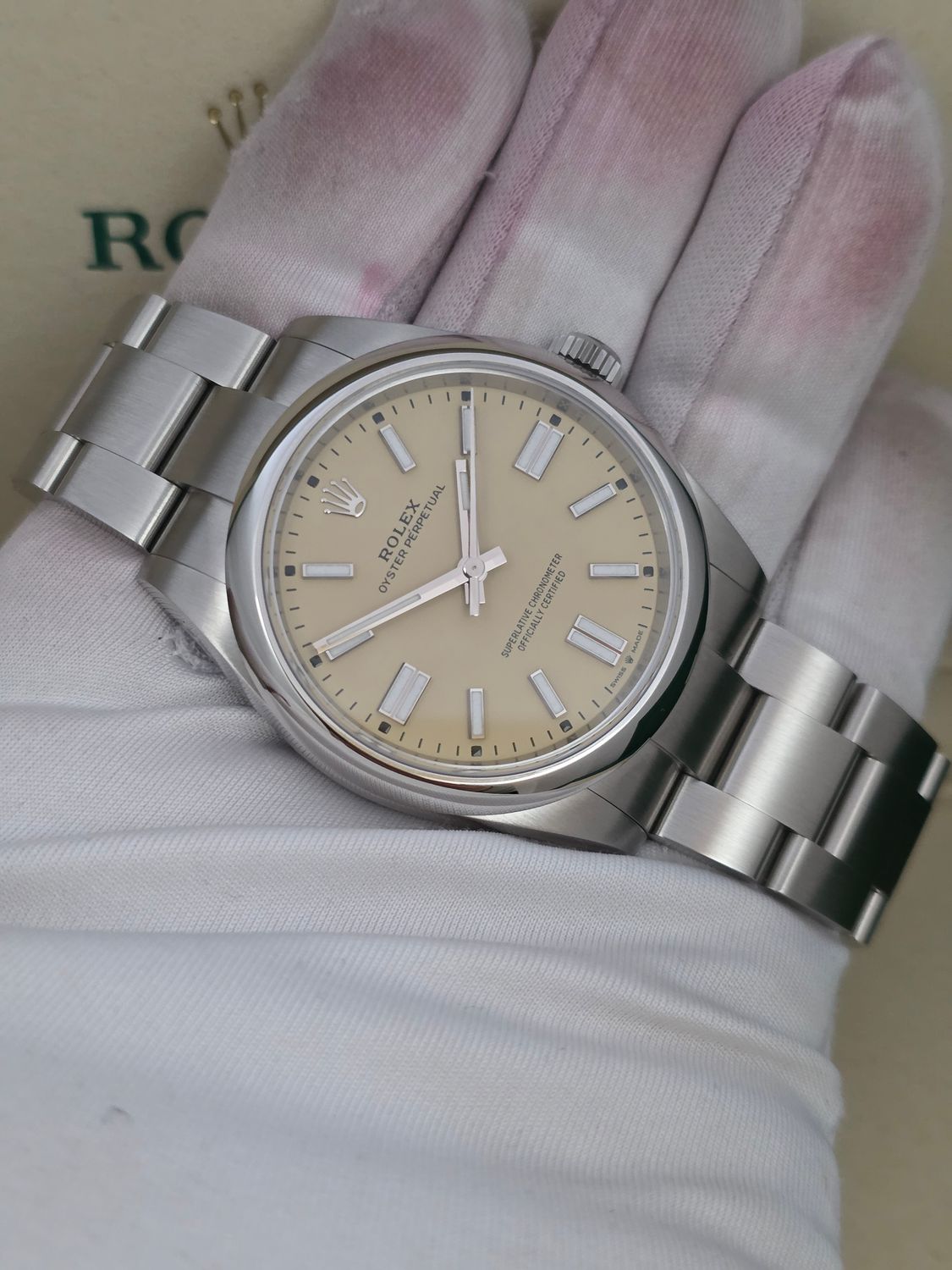 Rolex Oyster Perpetual Beige 41mm, Ref 134300 - 2025 Full Set virtually Unworn