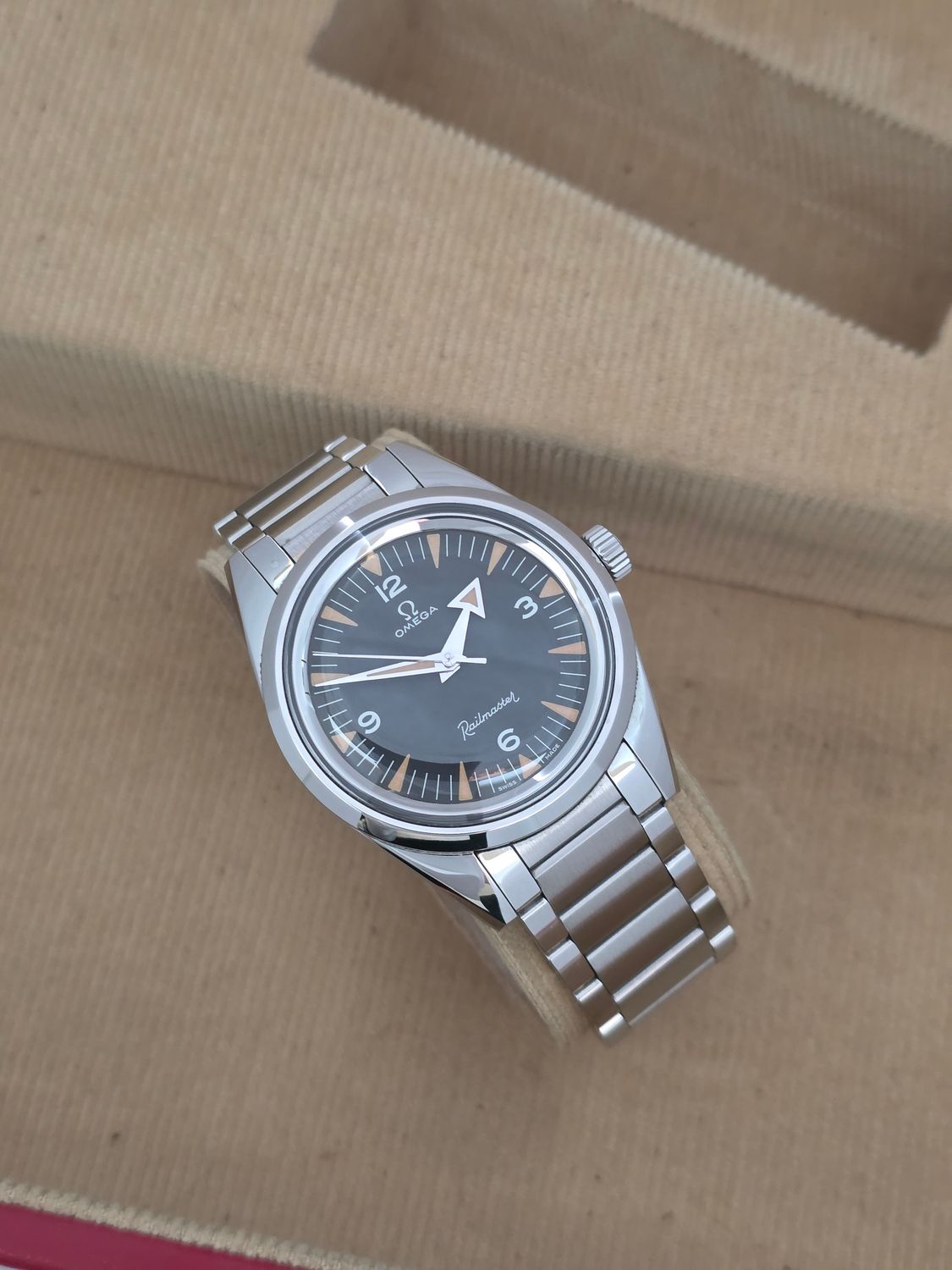 OMEGA Railmaster Trilogy 1957 60th Anniversary Black Watch - 220.10.38.20.01.002