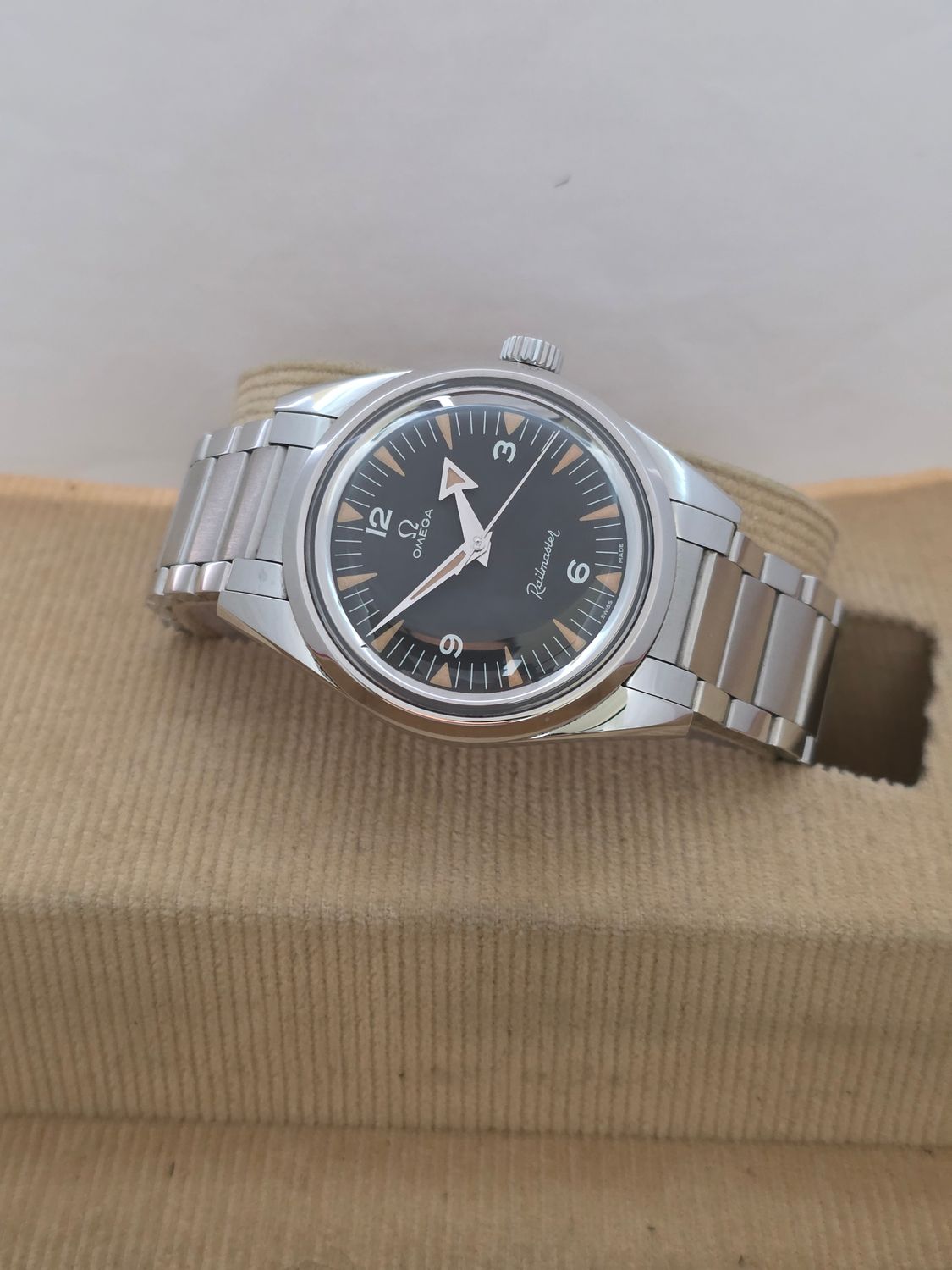 OMEGA Railmaster Trilogy 1957 60th Anniversary Black Watch - 220.10.38.20.01.002