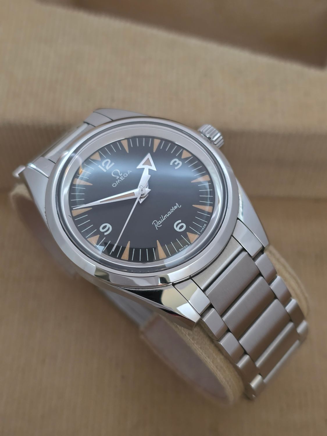 OMEGA Railmaster Trilogy 1957 60th Anniversary Black Watch - 220.10.38.20.01.002