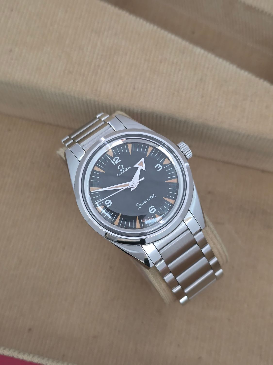 OMEGA Railmaster Trilogy 1957 60th Anniversary Black Watch - 220.10.38.20.01.002