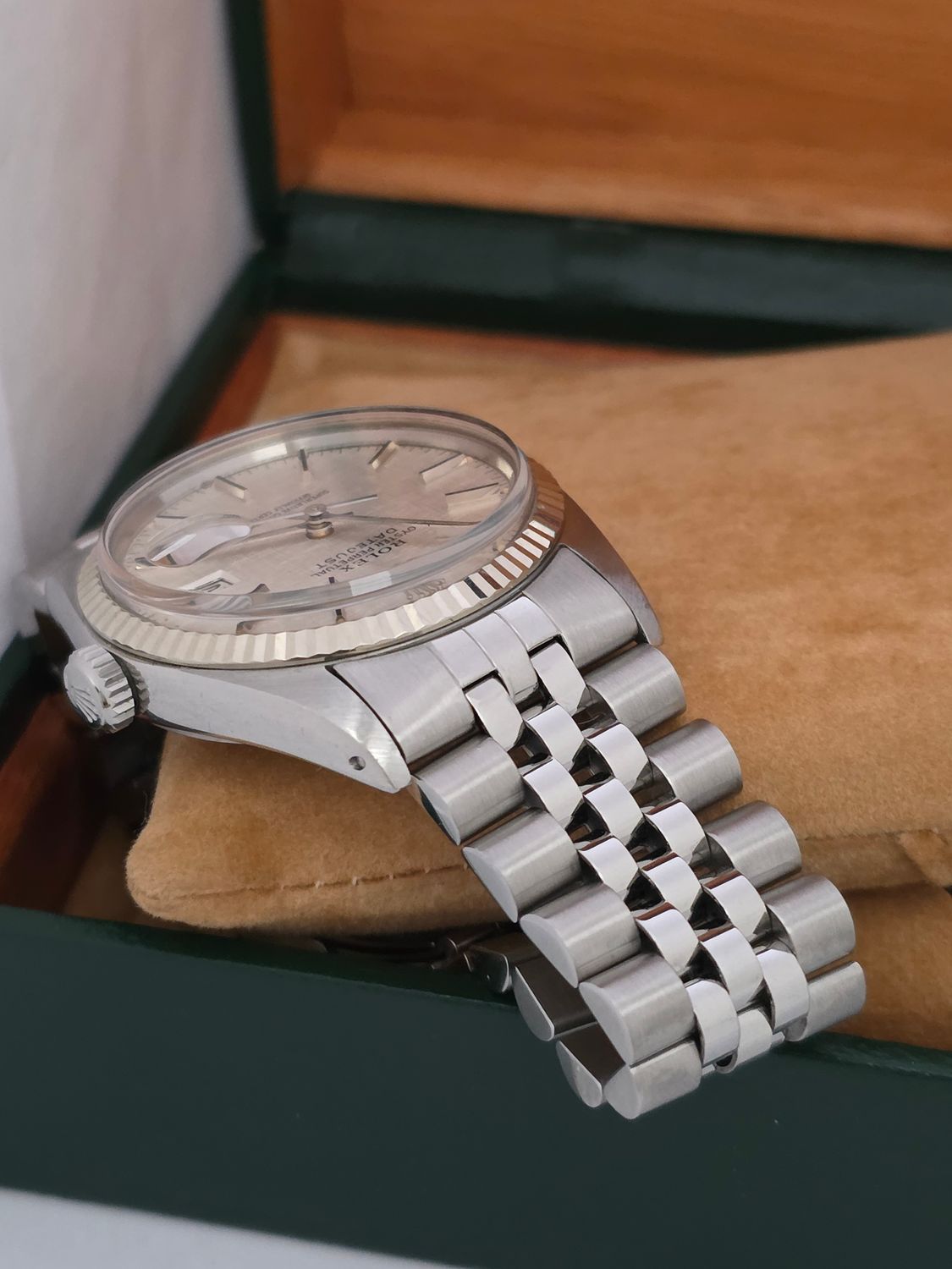 Rolex Datejust 16014 Silver Linen Dial, 36mm 1978 Box &amp; Papers