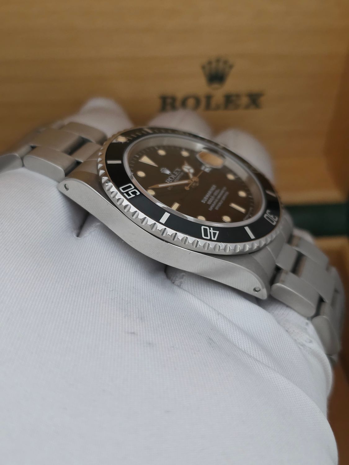 Rolex Submariner Date 168000, Black Watch - Rare &amp; Unpolished condition