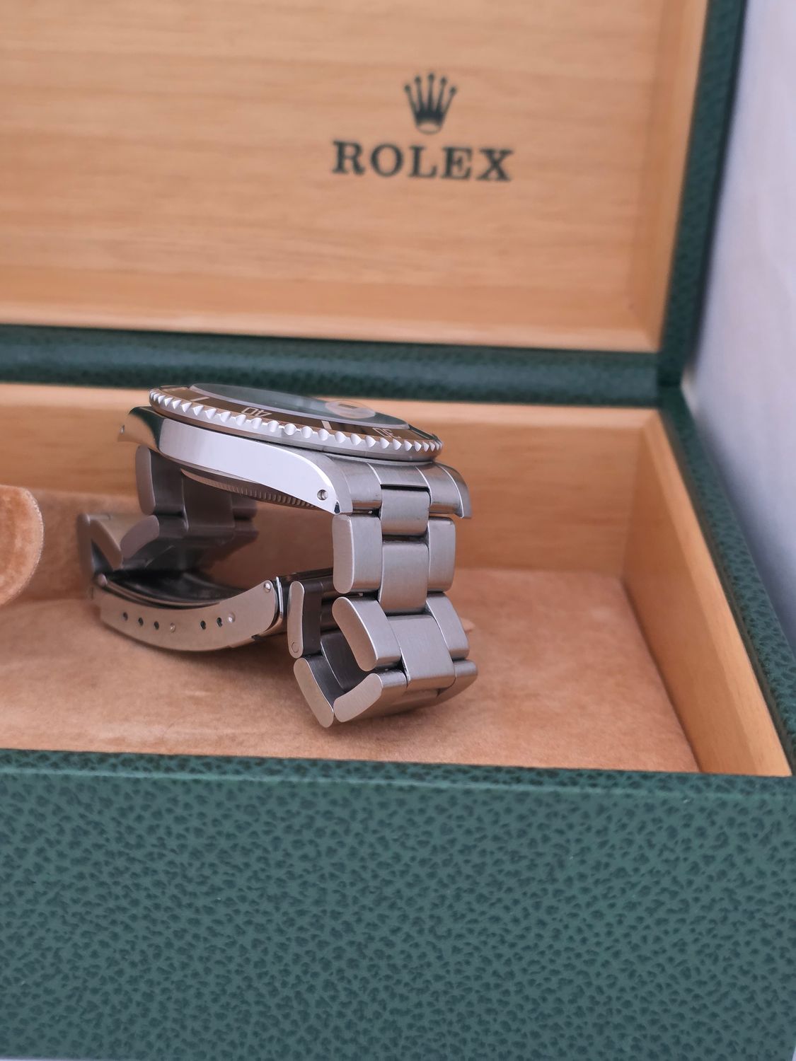 Rolex Submariner Date 168000, Black Watch - Rare &amp; Unpolished condition