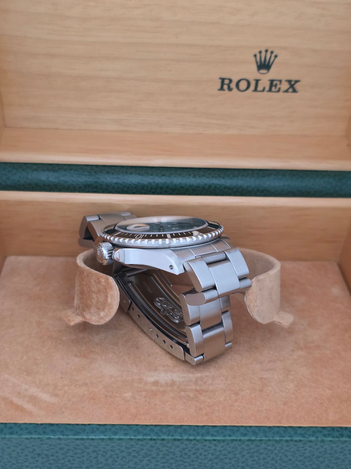 Rolex Submariner Date 168000, Black Watch - Rare &amp; Unpolished condition