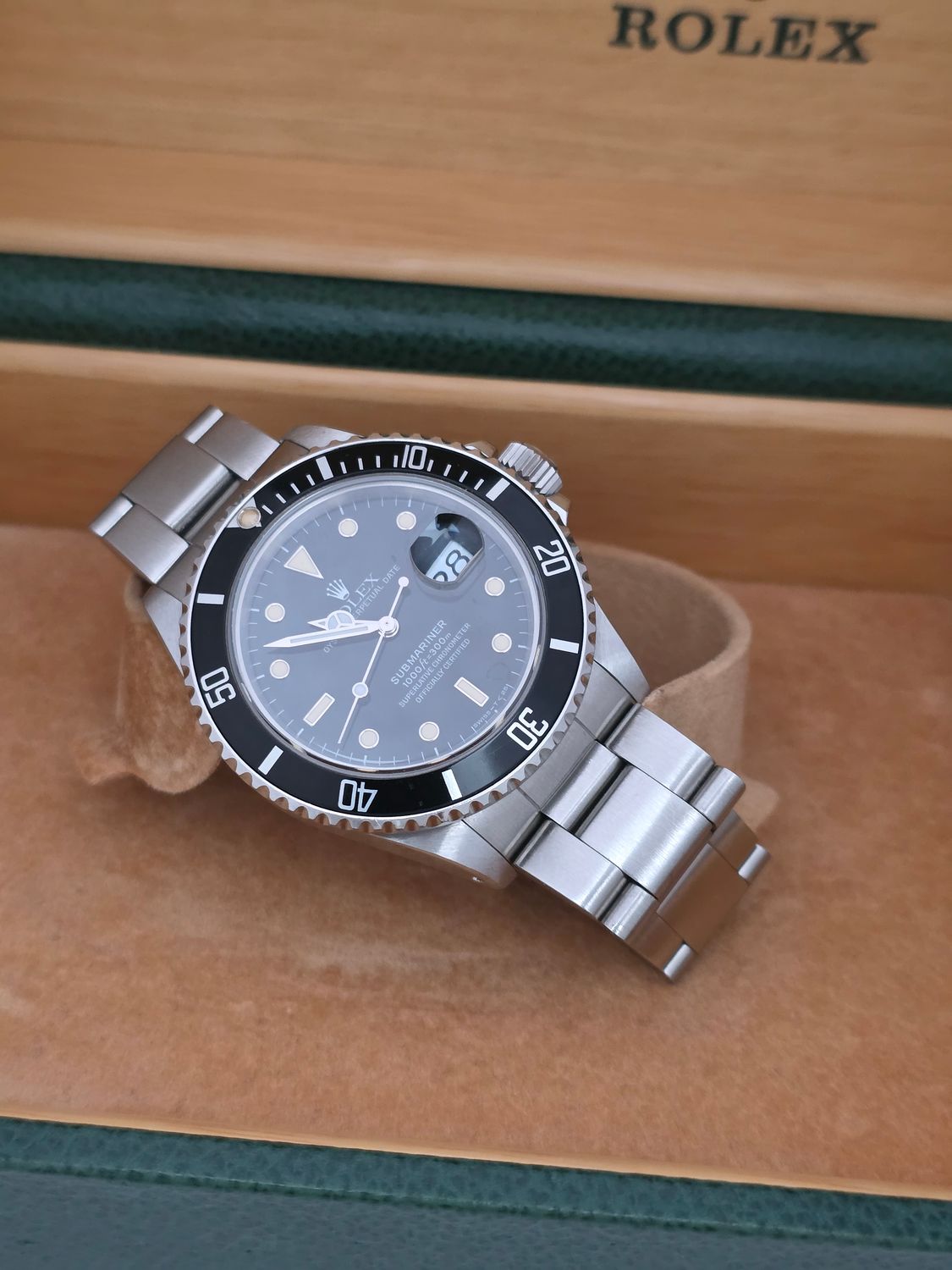 Rolex Submariner Date 168000, Black Watch - Rare &amp; Unpolished condition
