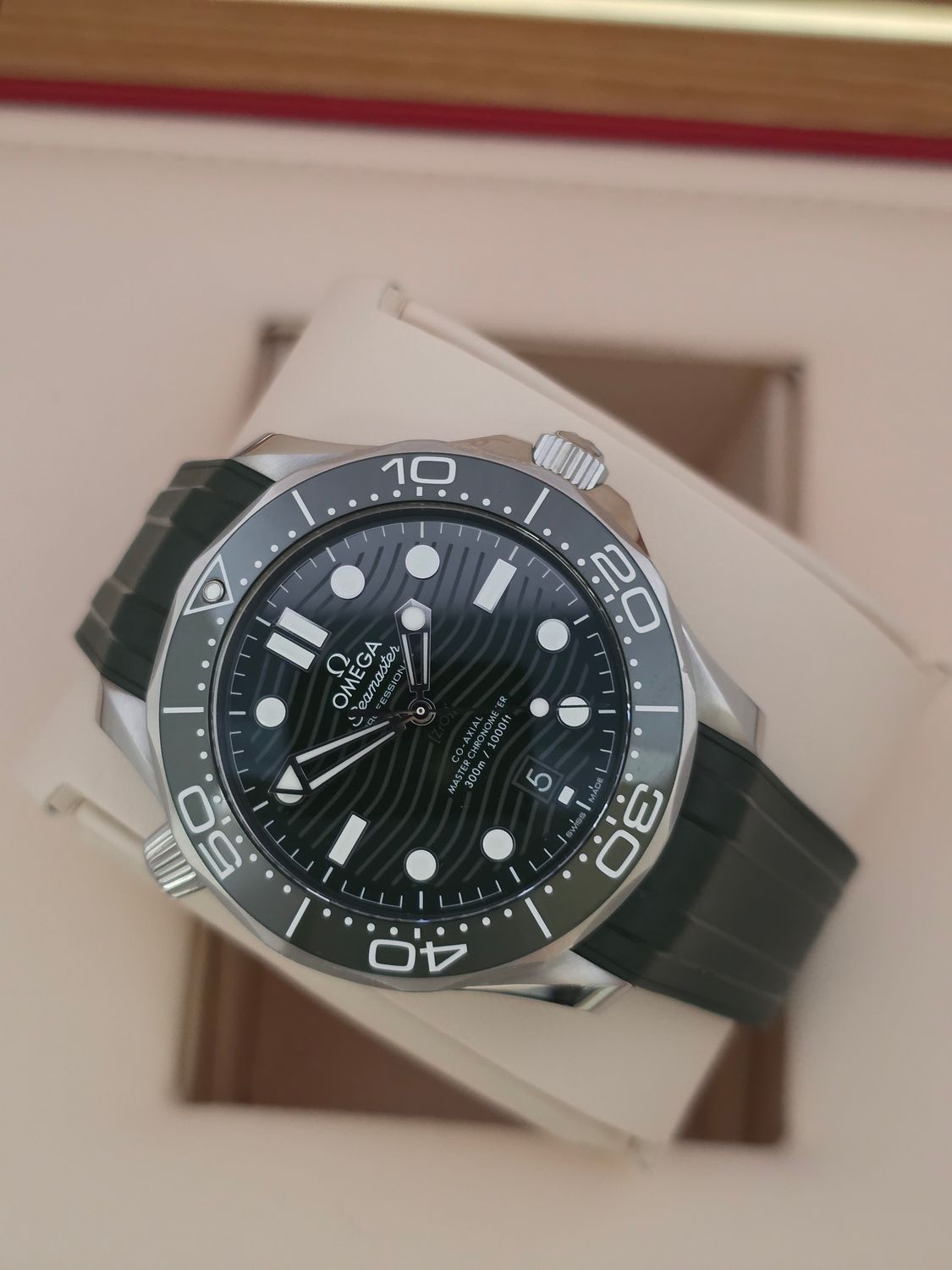 OMEGA Seamaster Diver 300m Green Watch - 210.32.42.20.10.001, 2022 Full Set