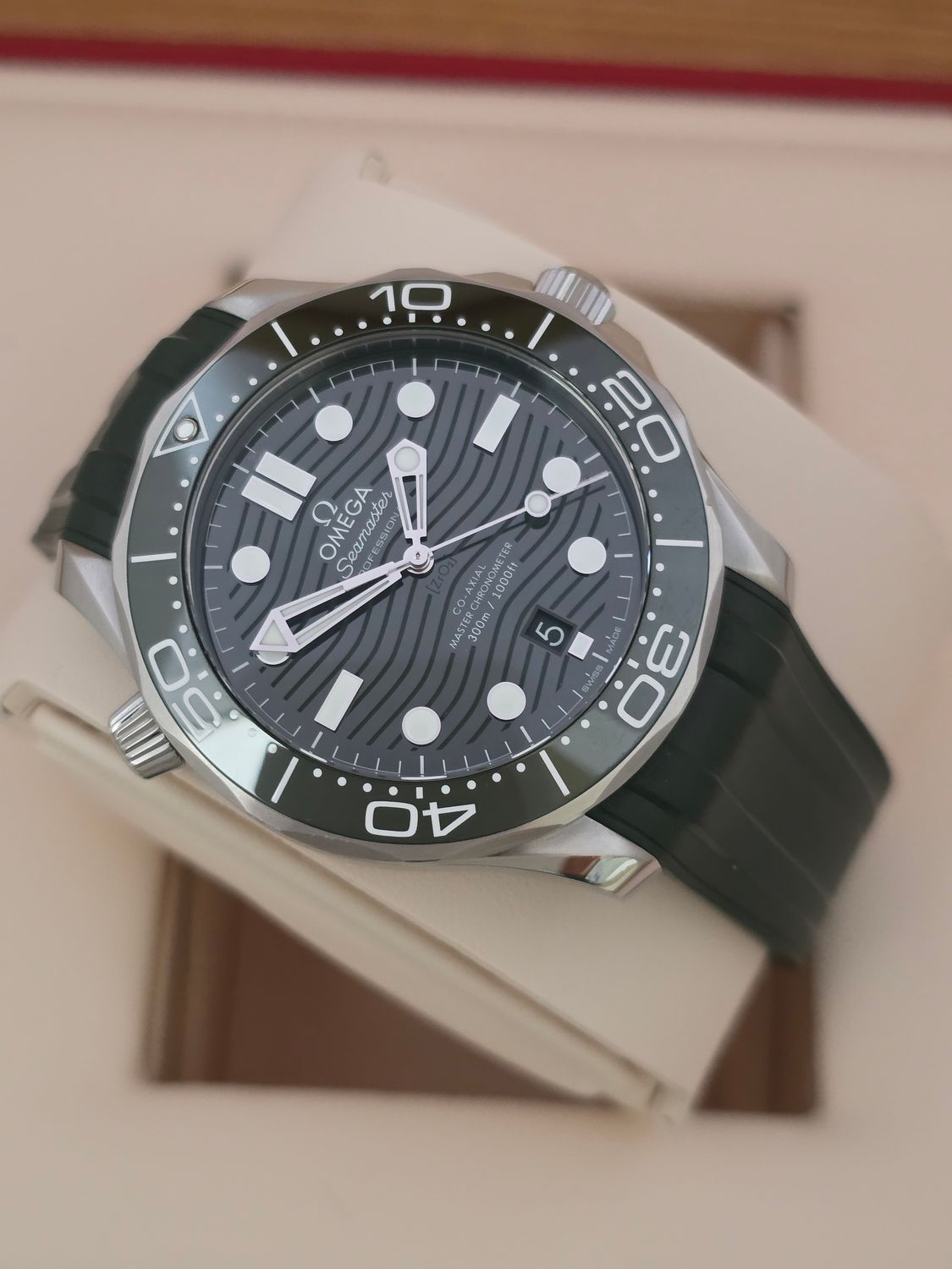 OMEGA Seamaster Diver 300m Green Watch - 210.32.42.20.10.001, 2022 Full Set