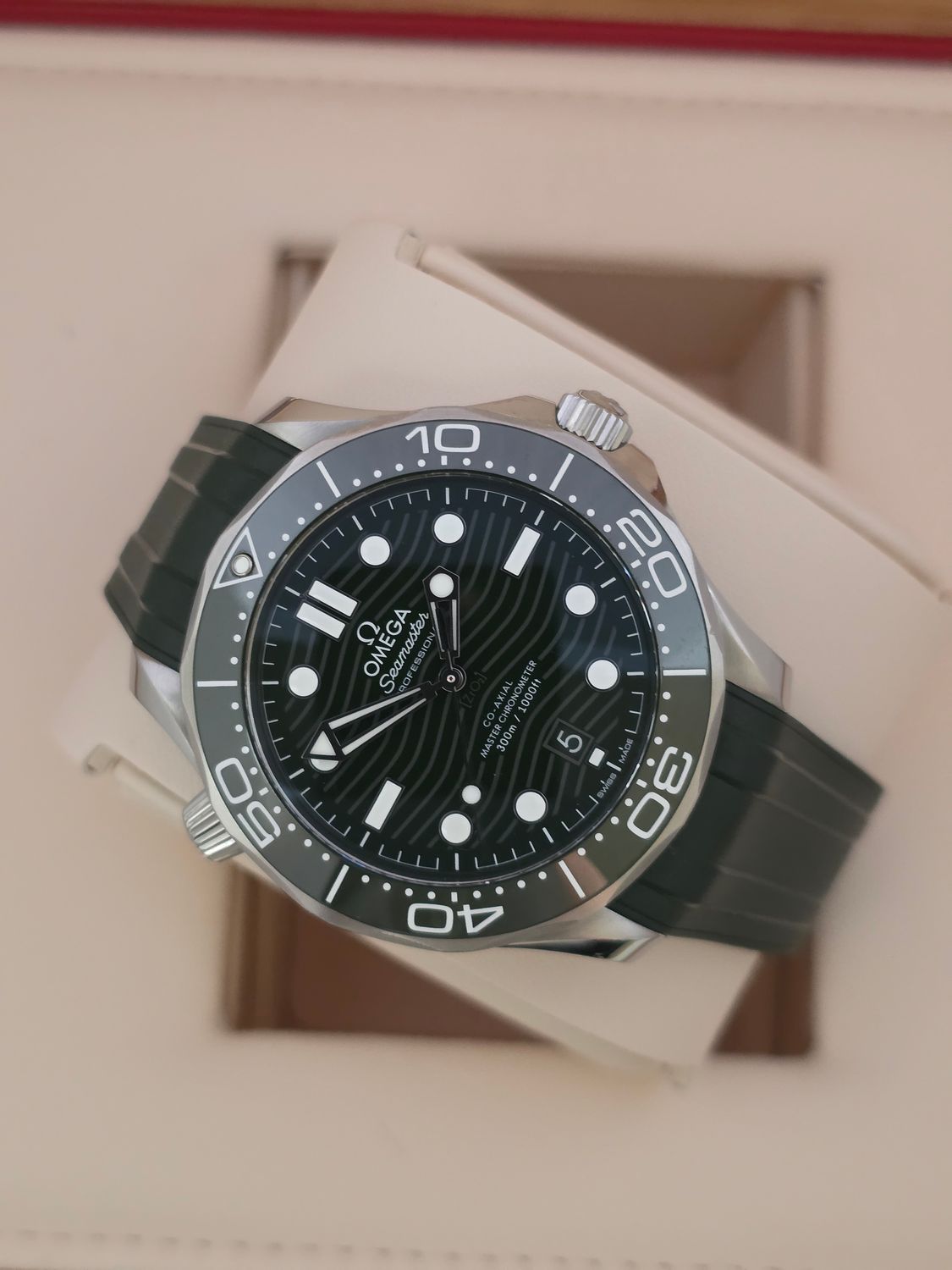 OMEGA Seamaster Diver 300m Green Watch - 210.32.42.20.10.001, 2022 Full Set