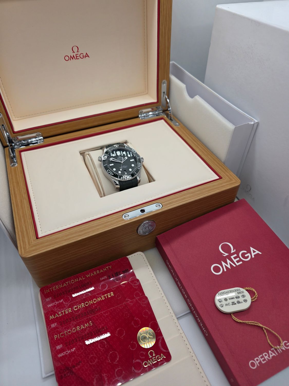 OMEGA Seamaster Diver 300m Green Watch - 210.32.42.20.10.001, 2022 Full Set