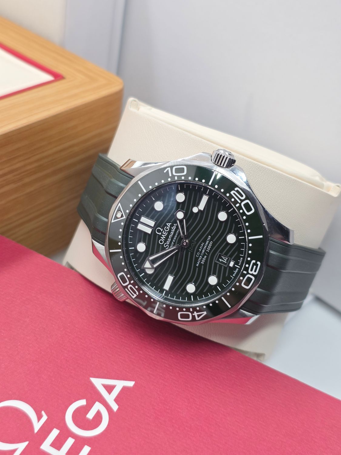 OMEGA Seamaster Diver 300m Green Watch - 210.32.42.20.10.001, 2022 Full Set
