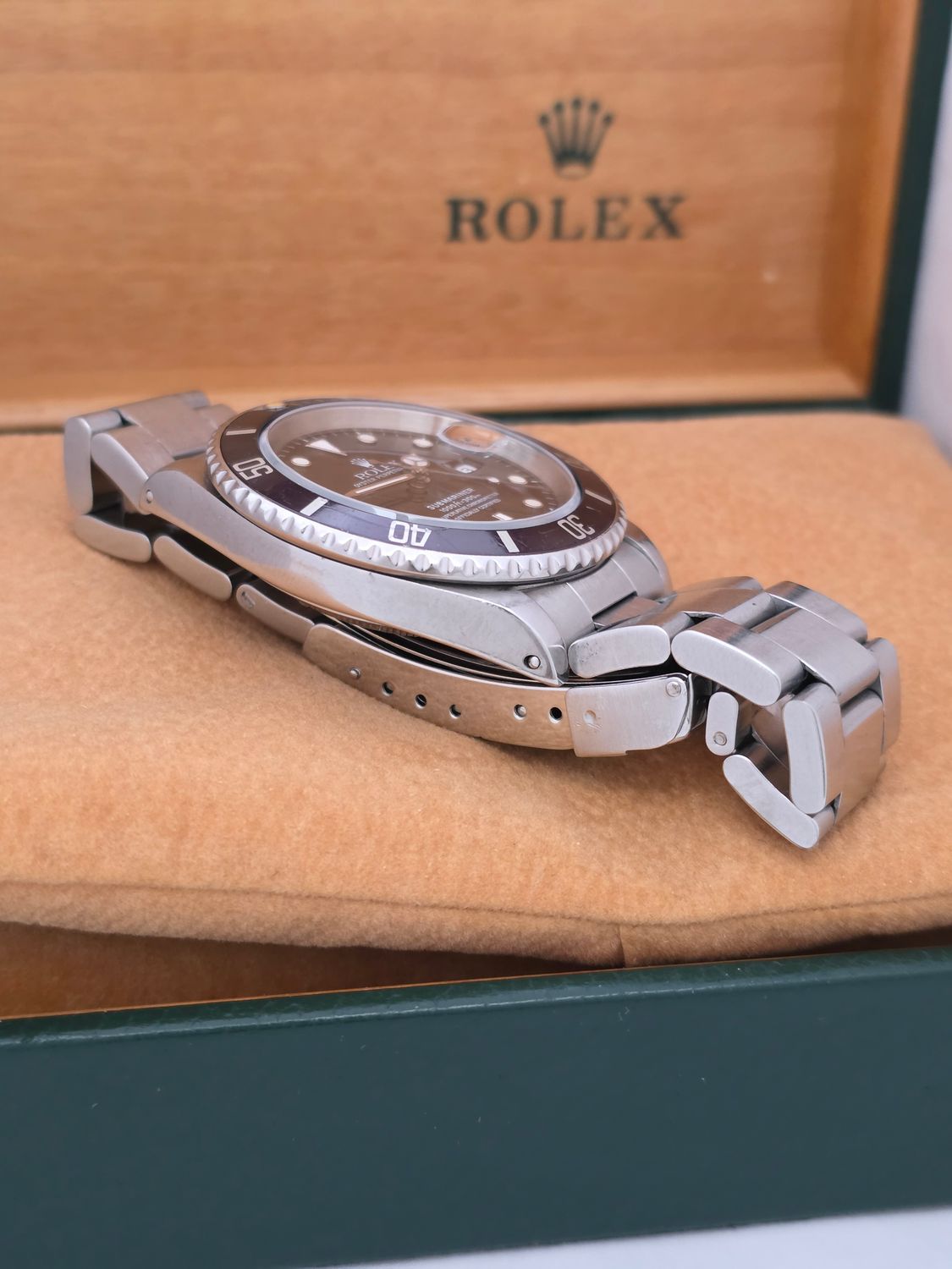 Rolex Submariner Date 16610 40mm Black Bezel, 1998 Full Set