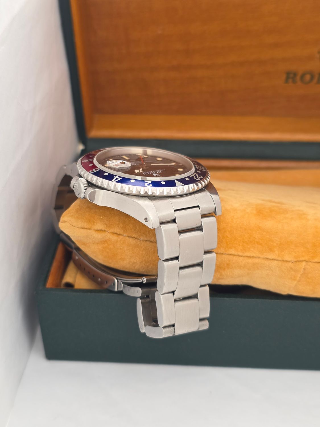 Rolex GMT Master 16700 'Pepsi Dial' - 1991 Box &amp; Papers, Unpolished