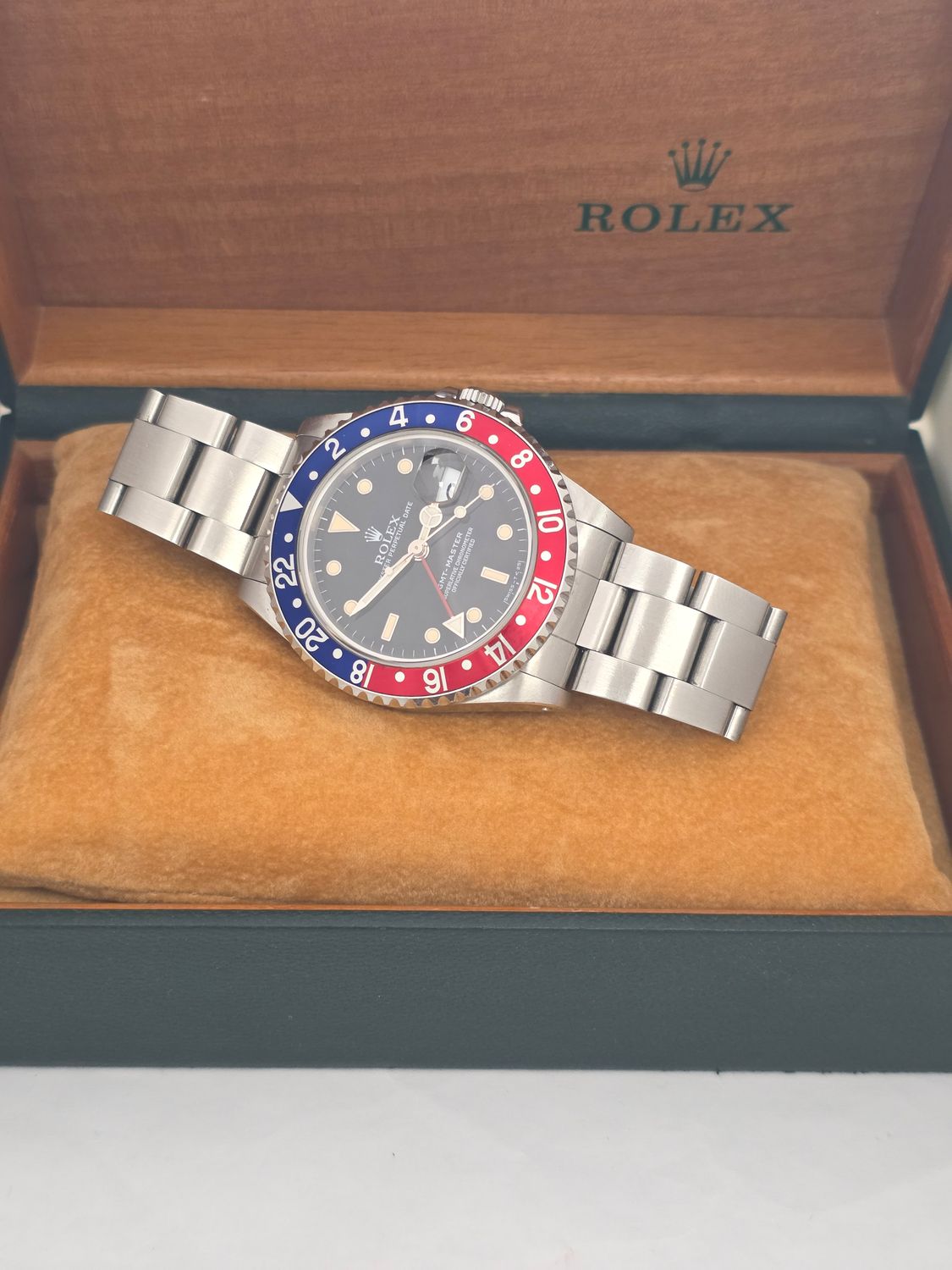 Rolex GMT Master 16700 'Pepsi Dial' - 1991 Box &amp; Papers, Unpolished