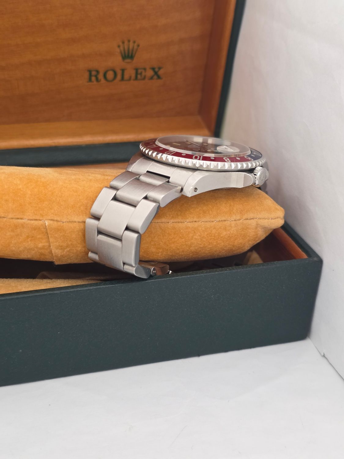 Rolex GMT Master 16700 'Pepsi Dial' - 1991 Box &amp; Papers, Unpolished