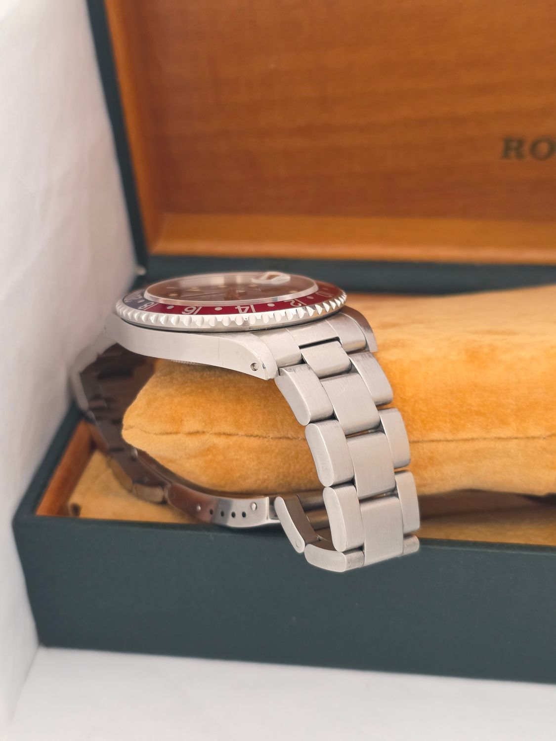 Rolex GMT Master 16700 'Pepsi Dial' - 1991 Box &amp; Papers, Unpolished
