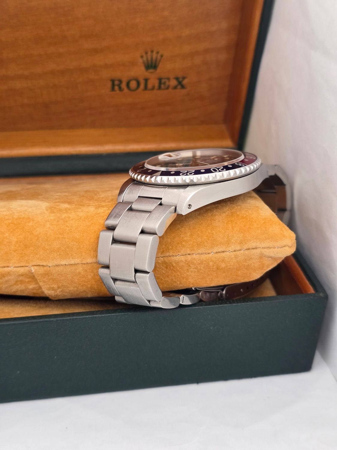 Rolex GMT Master 16700 'Pepsi Dial' - 1991 Box &amp; Papers, Unpolished