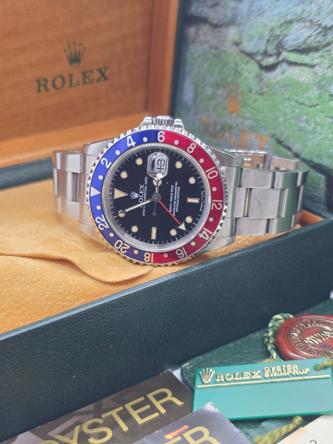 Rolex GMT Master 16700 'Pepsi Dial' - 1991 Box &amp; Papers, Unpolished