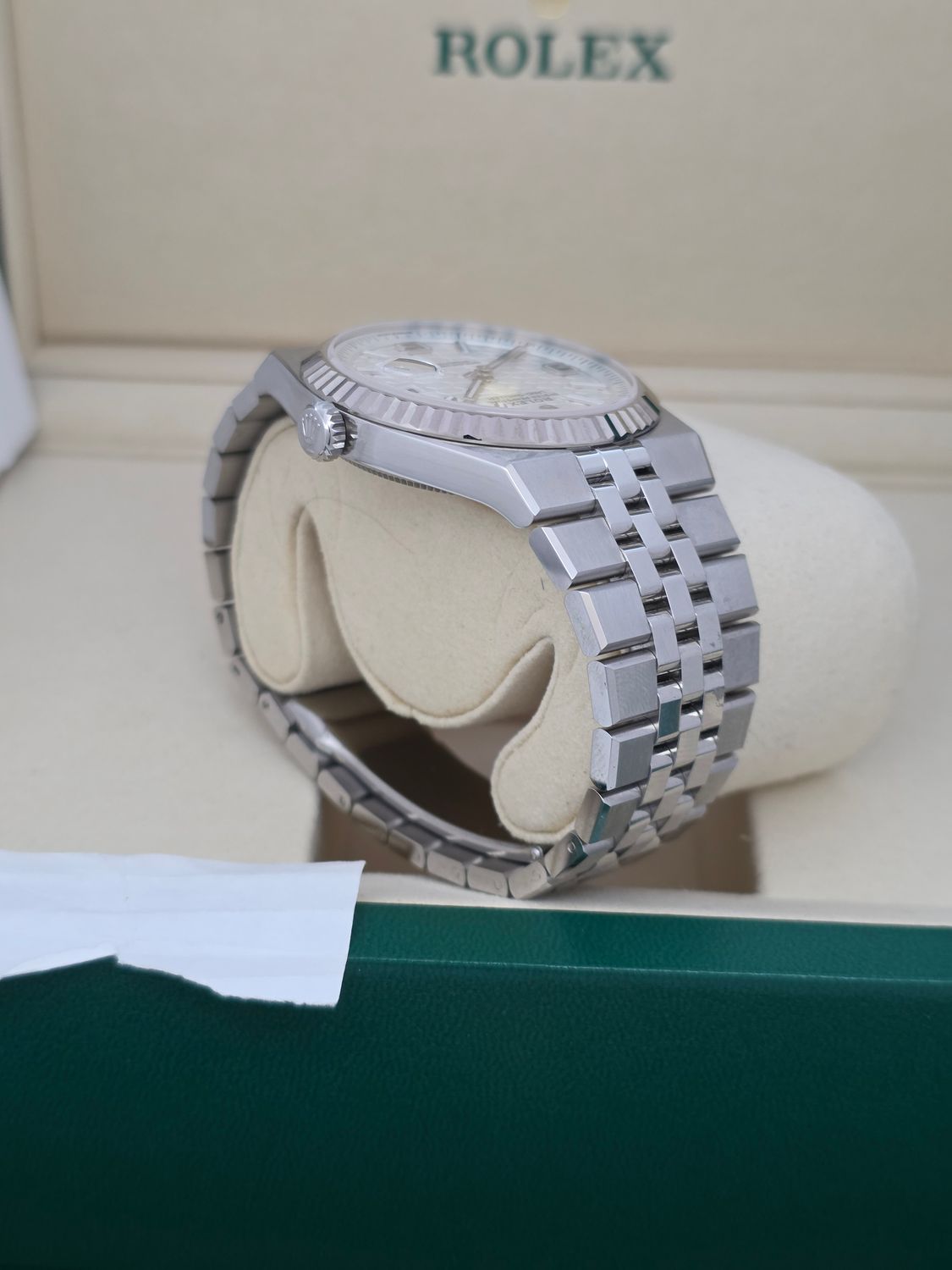 Rolex Land-Dweller 40mm 127334, 2025 Full Set Super Condition, 18k Gold Bezel