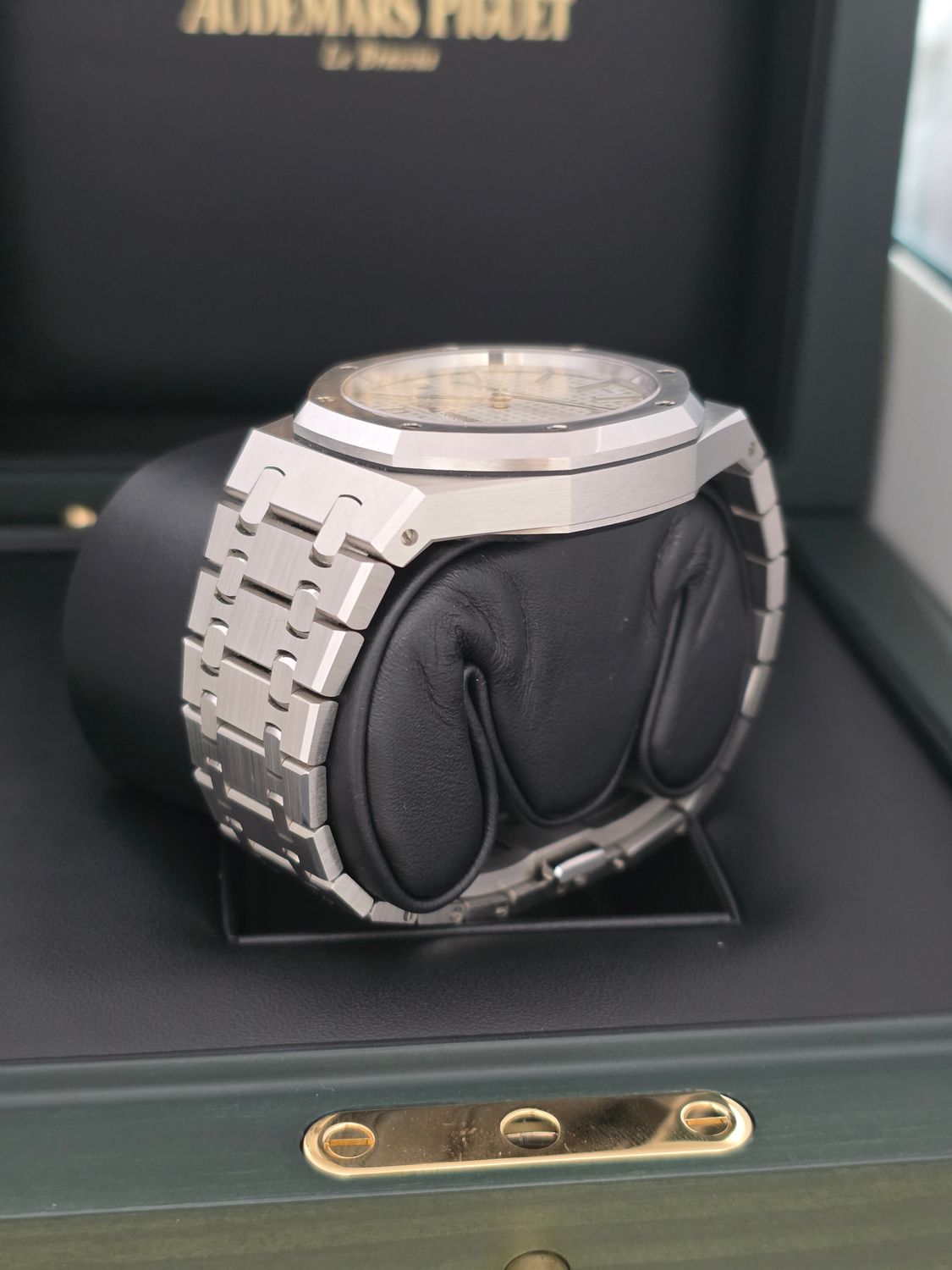 Audemars Piguet Royal Oak Silver Toned Dial, 15510ST.OO.1320ST.08, 2025 Full Set