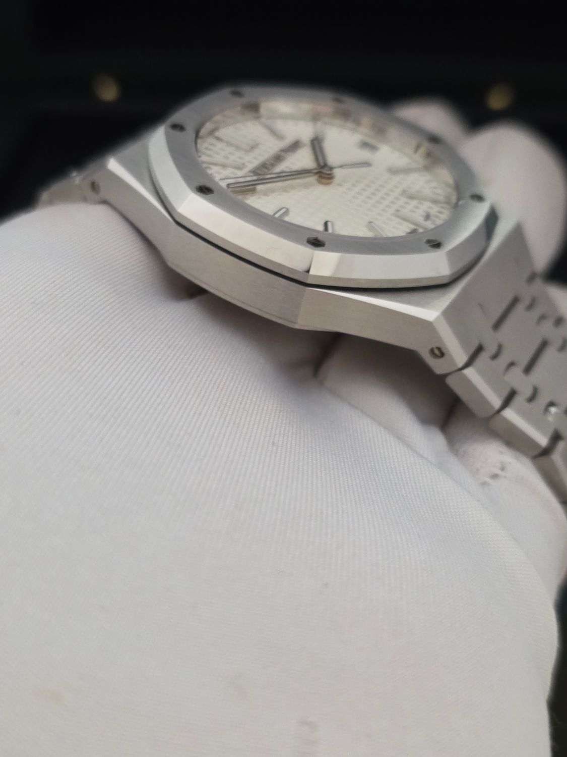 Audemars Piguet Royal Oak Silver Toned Dial, 15510ST.OO.1320ST.08, 2025 Full Set