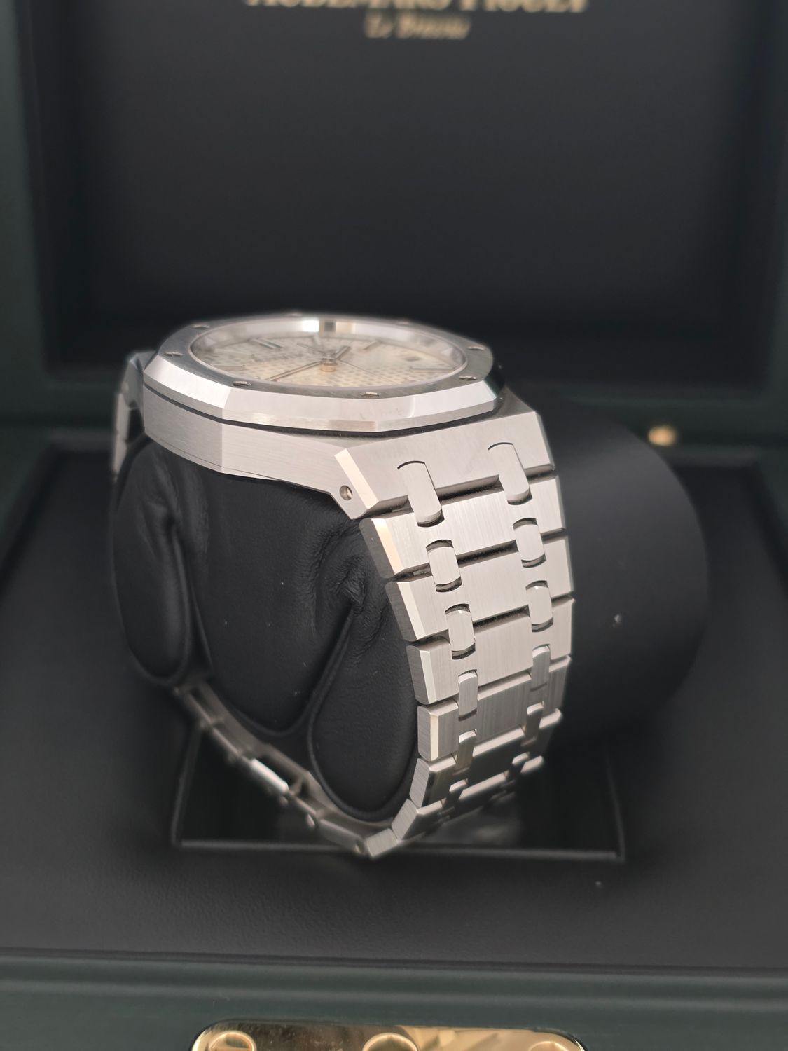 Audemars Piguet Royal Oak Silver Toned Dial, 15510ST.OO.1320ST.08, 2025 Full Set