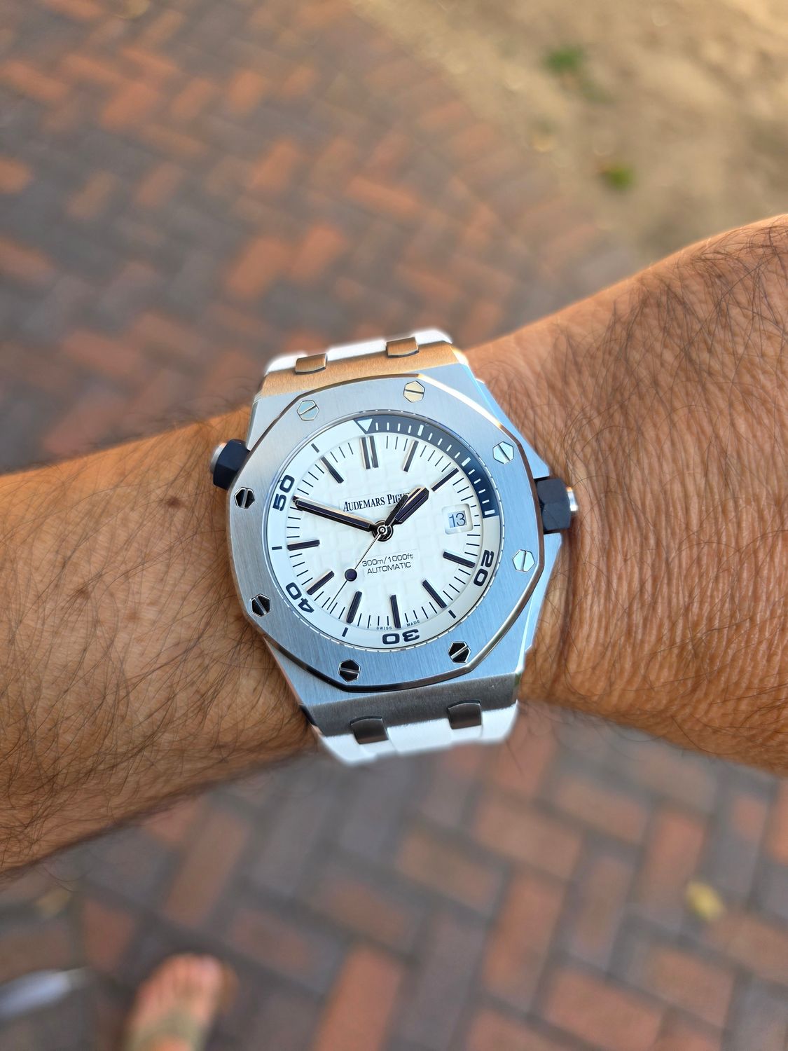 Audemars Piguet 15710ST Royal Oak Offshore White - 2019 Full Set, Super Example