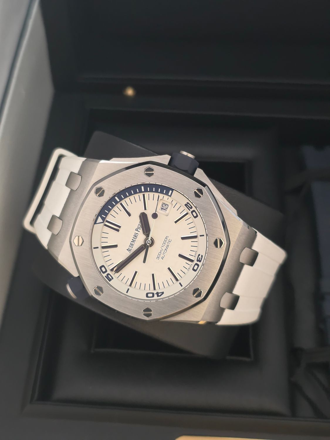 Audemars Piguet 15710ST Royal Oak Offshore White - 2019 Full Set, Super Example