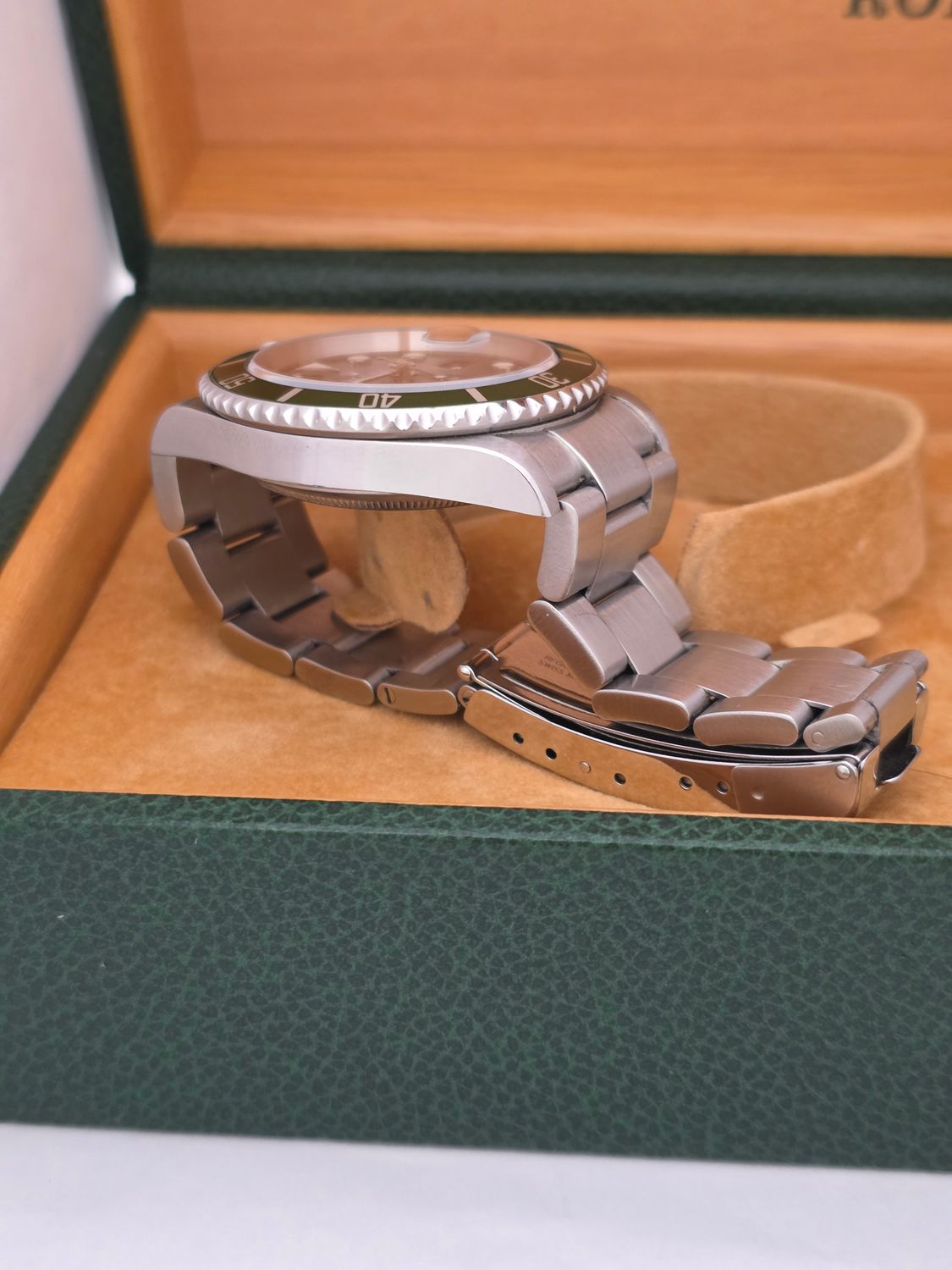 Rolex Submariner Date 16610LV Watch 'Kermit' - 2004 with 2020 Rolex Service Card