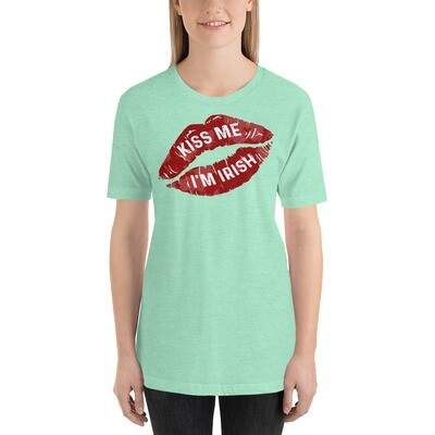 Holiday - Kiss Me Unisex T-shirt