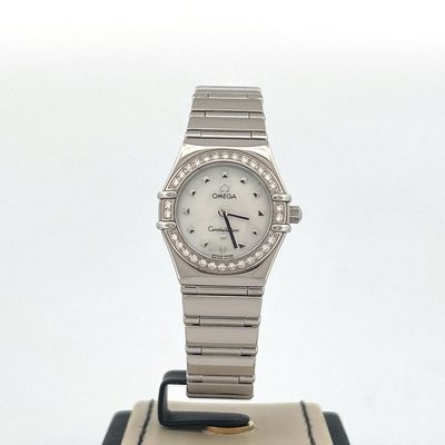 Omega Constellation
23 MM Steel Mother of Pearl Dial Factory Diamonds Bezel very Good condition