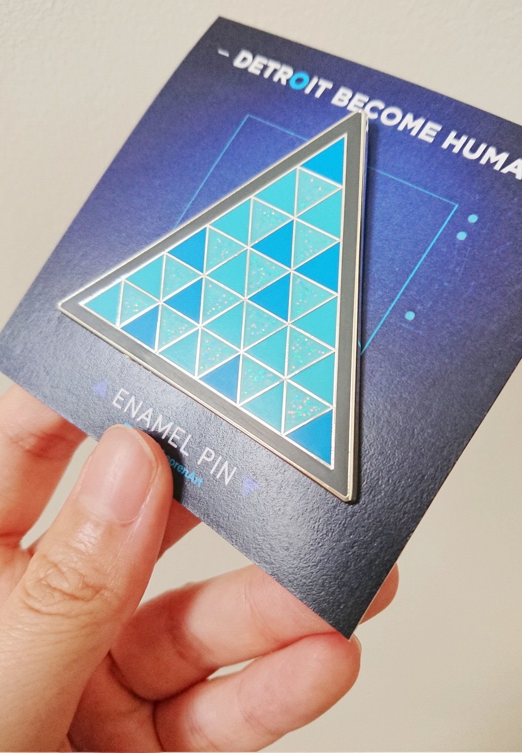 Detroit Become Human - Hard Enamel Pin + Glitter