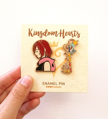 Kingdom Hearts - Kairi + Keyblade - Hard enamel pin