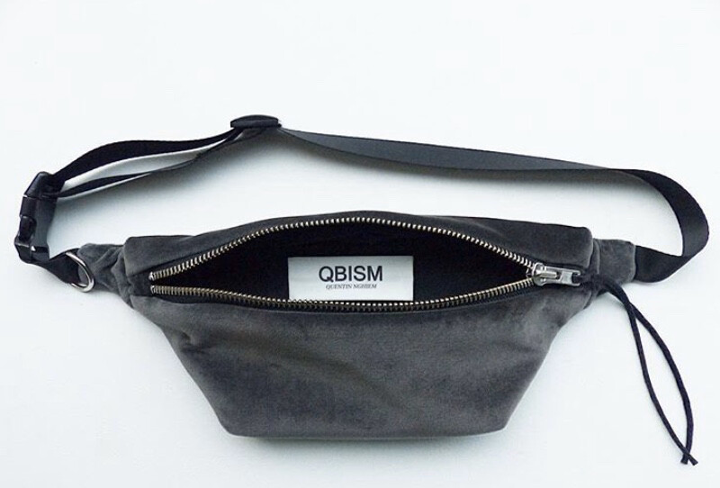 QBISM Fanny pack / Velour, Light Grey (Delivery only in Japan/割引対象)