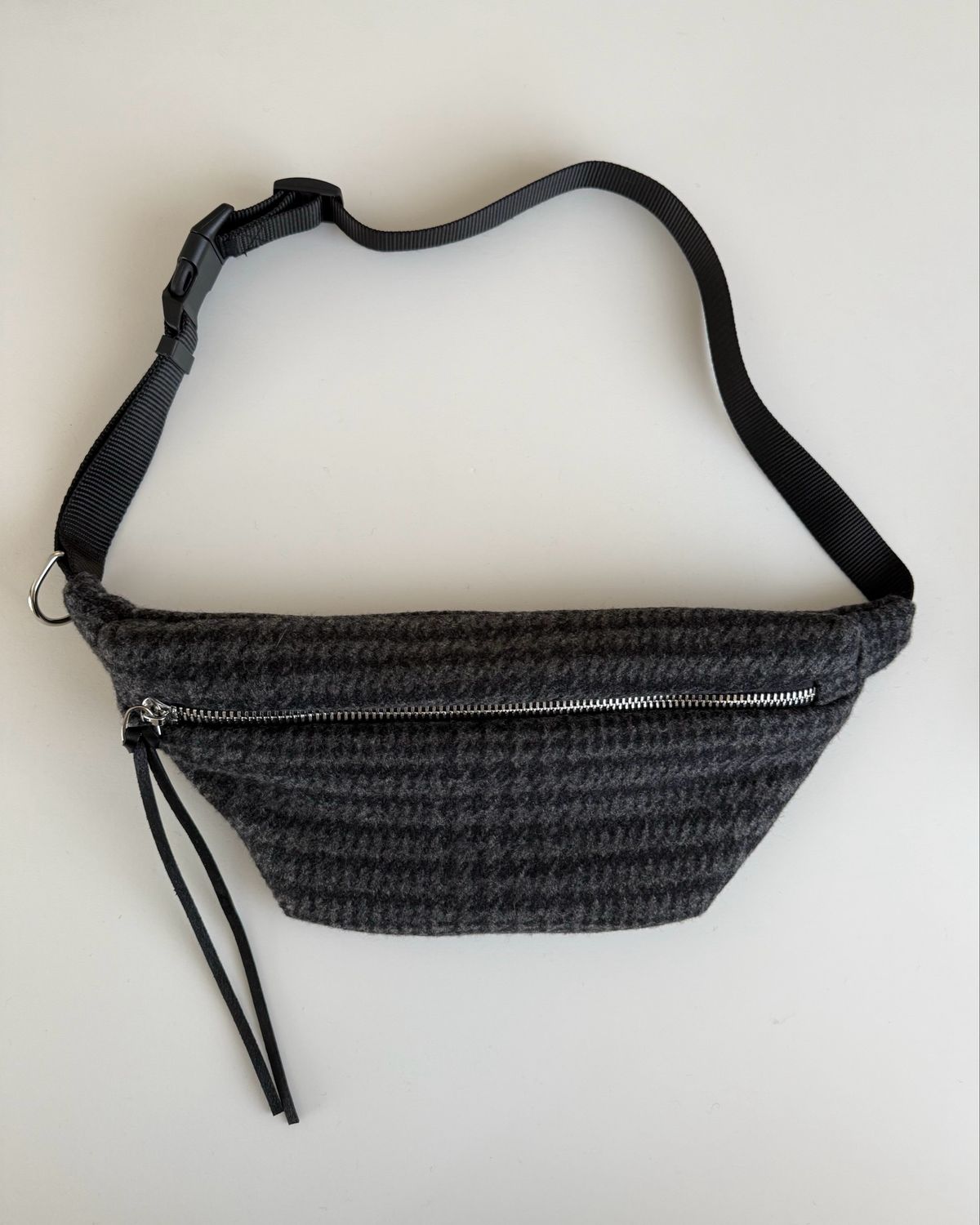 QBISM Fanny Pack / グレンチェック　グレー