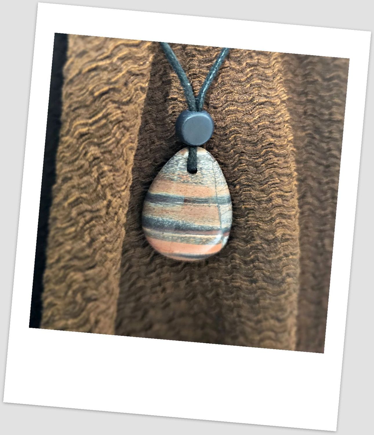 Ribbon Stone Pendant – Handcrafted Natural Stone
