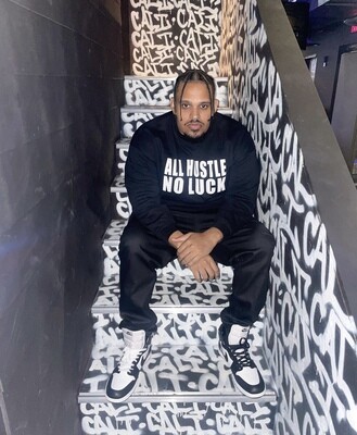 ALL HUSTLE NO LUCK  - T-Shirt
