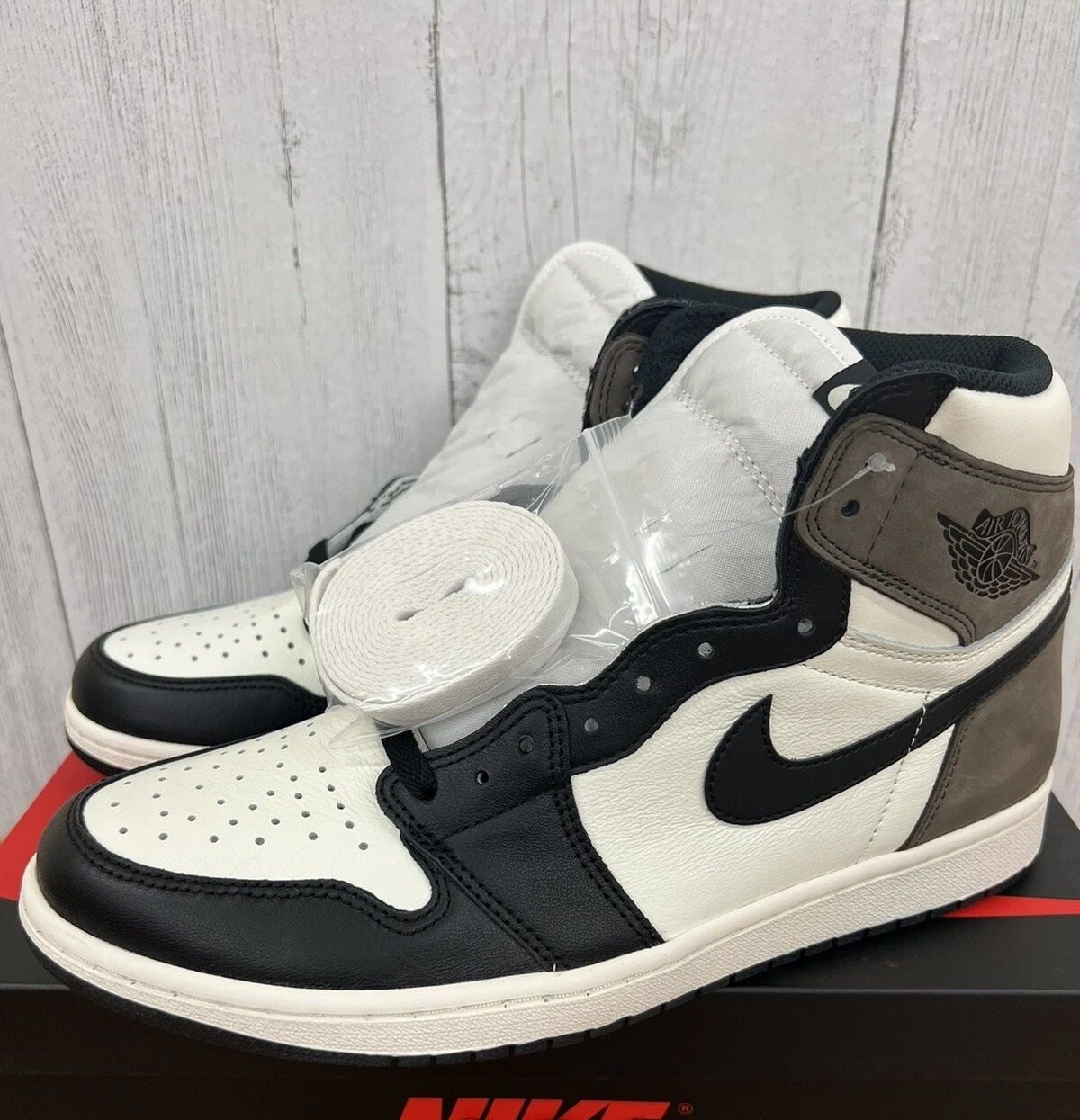 Air Jordan 1 Retro High OG Dark Mocha Brown Womens Size